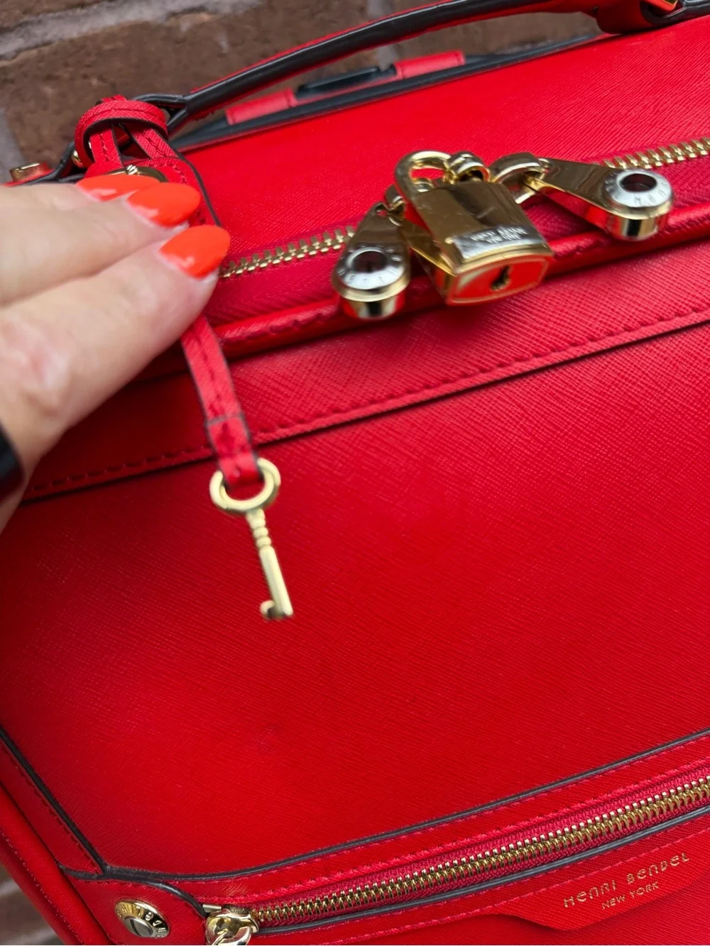 Henri Bendel New York Red Spinner Carry-On Suitcase Luggage - Picture 11 of 13